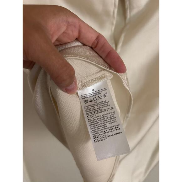 Banana Republic Top Women's Medium Cream Flowy Blouse Satin Look - Picture 4 of 5